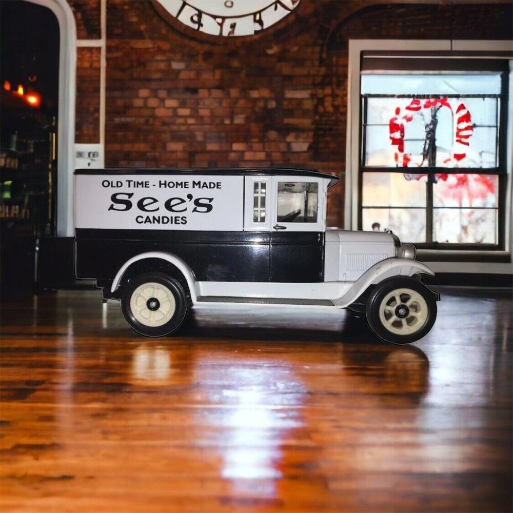 COLLECTIBLE SEE'S CANDIES 1927 GRAHAM BROTHERS‎ DELIVERY TRUCK MODEL CAR